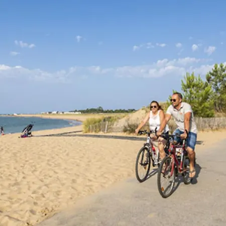 Апартаменты Family Cocoon By The Sea *