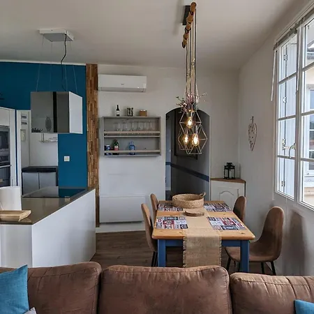 Family Cocoon By The Sea *