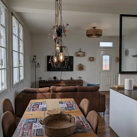 Апартаменты Family Cocoon By The Sea Ла-Транш-сюр-Мер